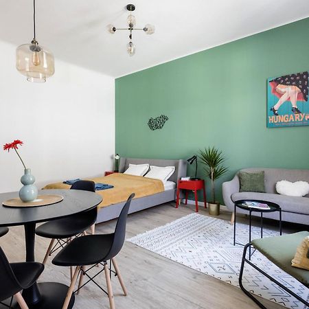 Stylish And Colourful Apartment In The City Centre Будапешт Экстерьер фото