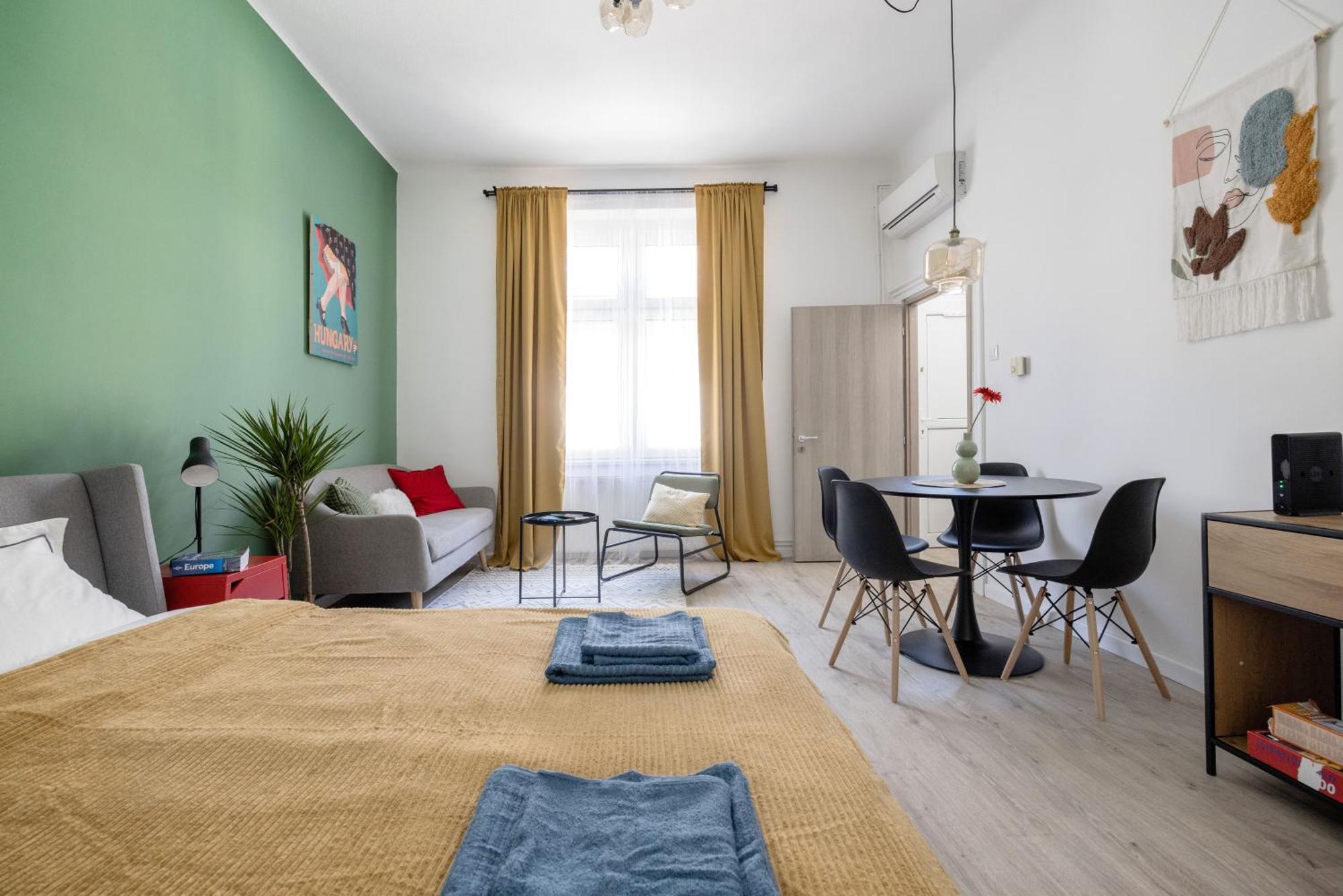 Stylish And Colourful Apartment In The City Centre Будапешт Экстерьер фото